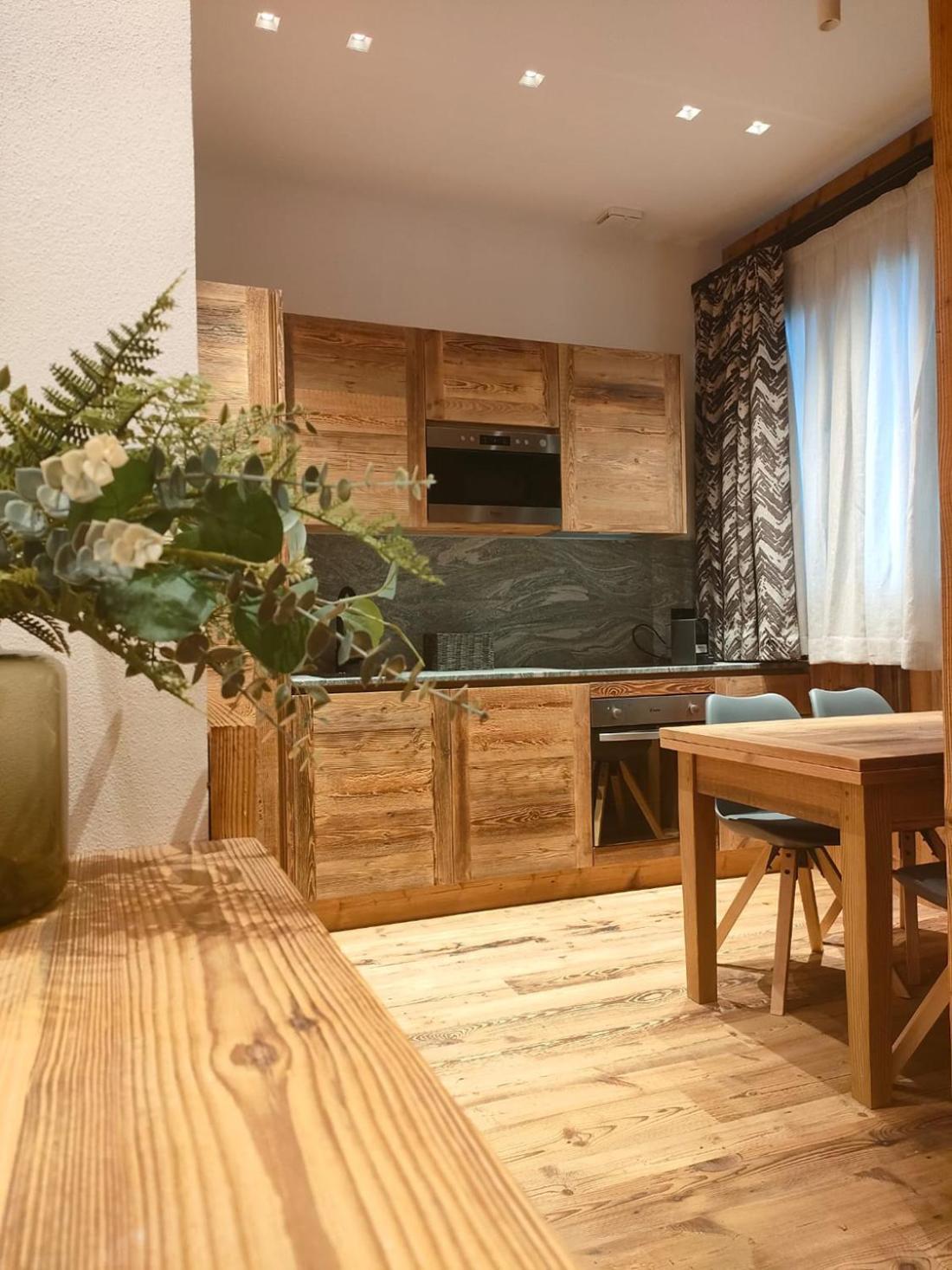 Fior Di Roccia Apartments- In Centro Cervinia, Sauna Privata, Matterhorn Dream بيريوِل تْشيرفينيا المظهر الخارجي الصورة
