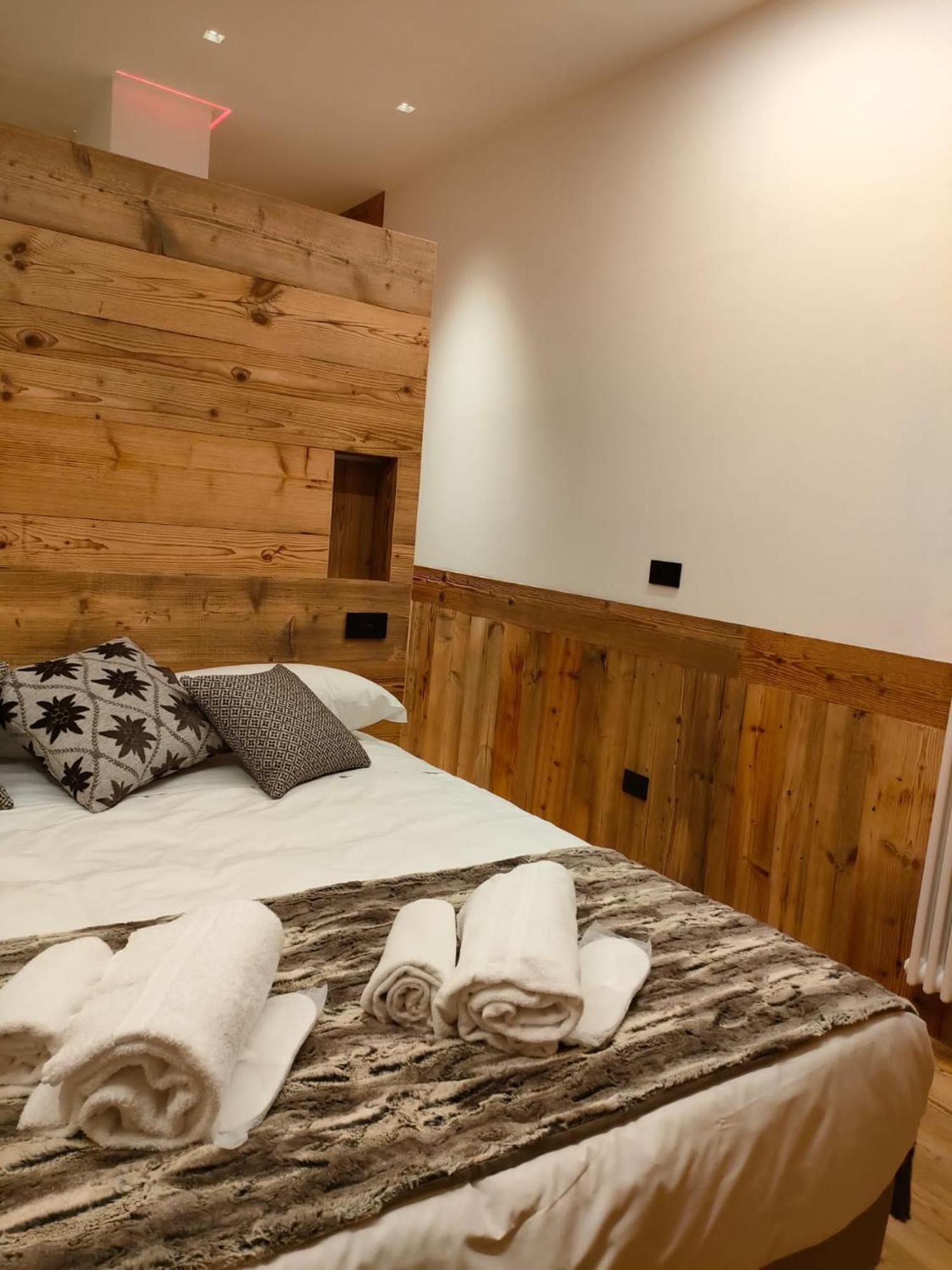 Fior Di Roccia Apartments- In Centro Cervinia, Sauna Privata, Matterhorn Dream بيريوِل تْشيرفينيا المظهر الخارجي الصورة