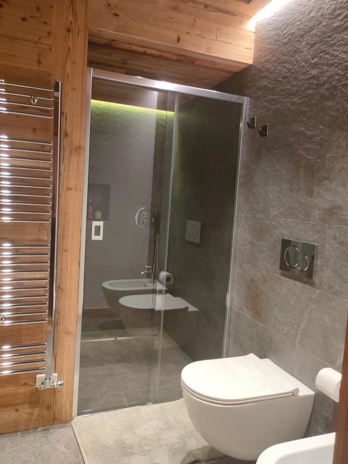 Fior Di Roccia Apartments- In Centro Cervinia, Sauna Privata, Matterhorn Dream بيريوِل تْشيرفينيا المظهر الخارجي الصورة