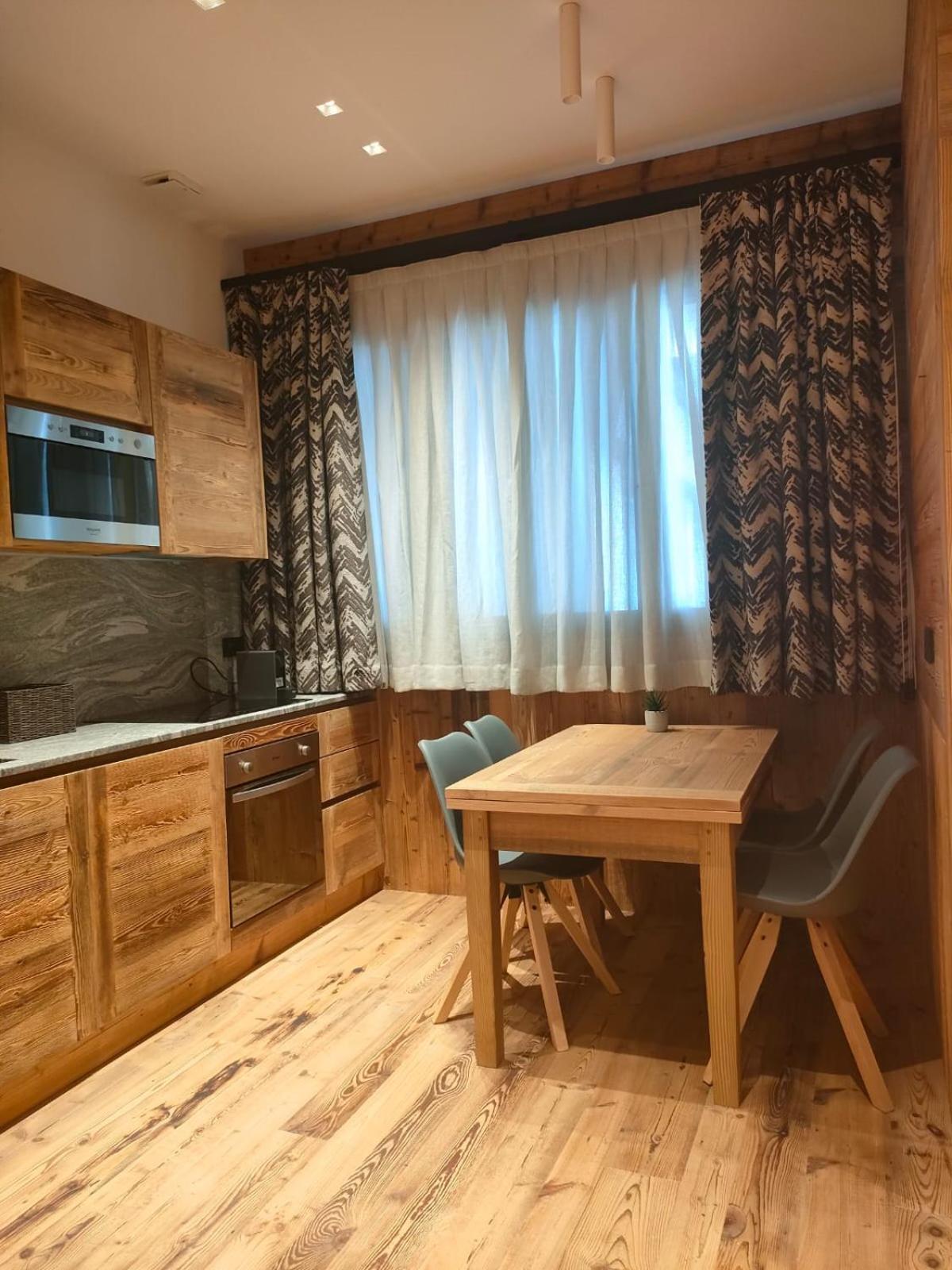 Fior Di Roccia Apartments- In Centro Cervinia, Sauna Privata, Matterhorn Dream بيريوِل تْشيرفينيا المظهر الخارجي الصورة
