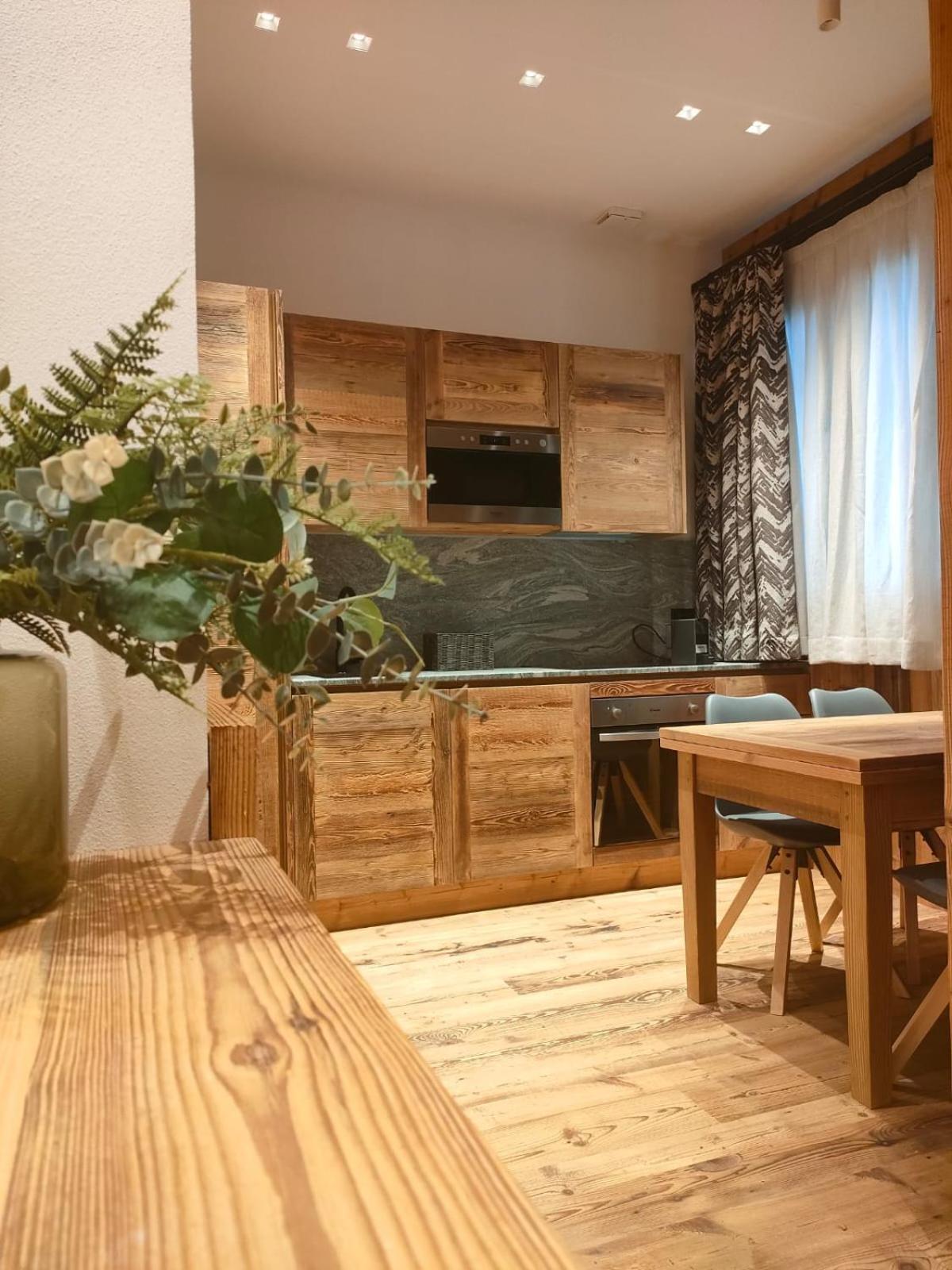 Fior Di Roccia Apartments- In Centro Cervinia, Sauna Privata, Matterhorn Dream بيريوِل تْشيرفينيا المظهر الخارجي الصورة